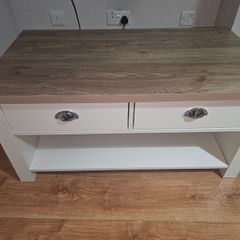 Coffee table with 2 drawers, Immaculate condition