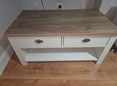 Coffee table with 2 drawers, Immaculate condition