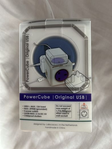 Adaptor PowerCube takes power supply and usb