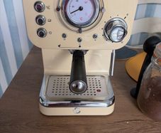 Swan Retro Pump Espresso Coffee Machine - Cream