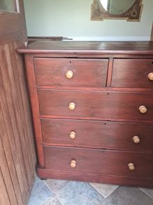 Pine chest of drawers