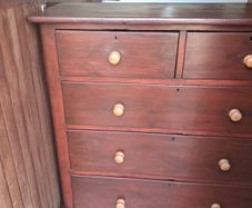Pine chest of drawers
