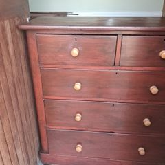 Pine chest of drawers