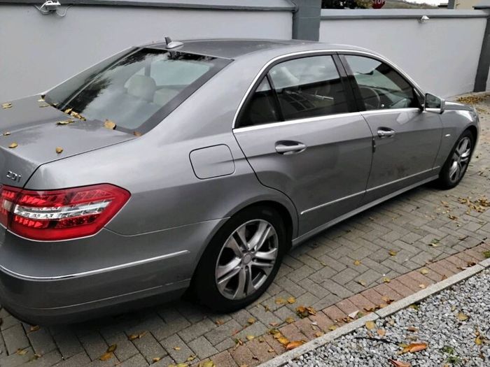 Car 2012 Mercedes E220