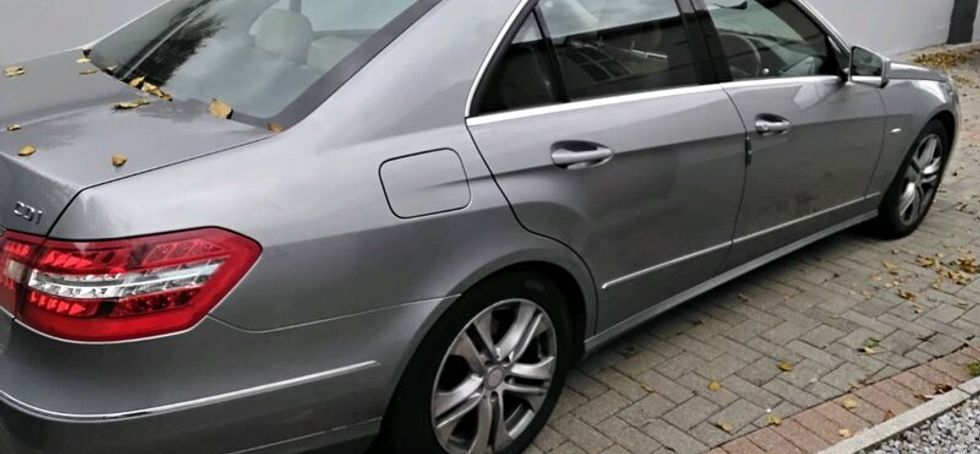 Car 2012 Mercedes E220