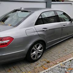 Car 2012 Mercedes E220