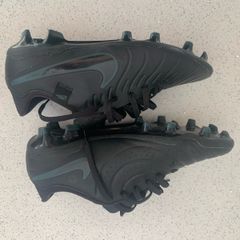 nike tiempo football boots Size 6
