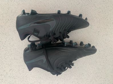 nike tiempo football boots Size 6