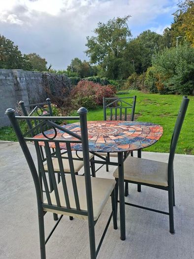 table and 4 chairs