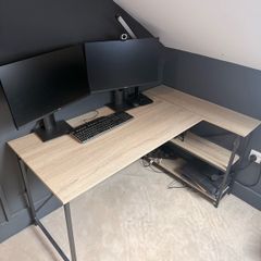Corner desk