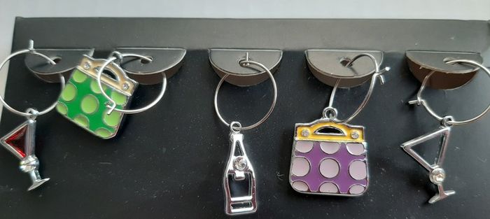 New in box marks & Spencer 5 drinks charms