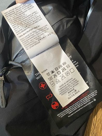 Arcteryx beta SL jacket Men's XS
