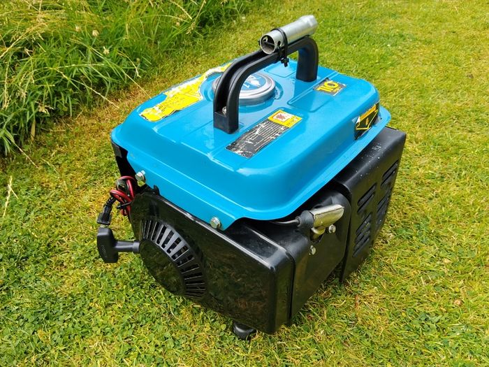 WorkZone 650W Generator with DC Charging at 10A