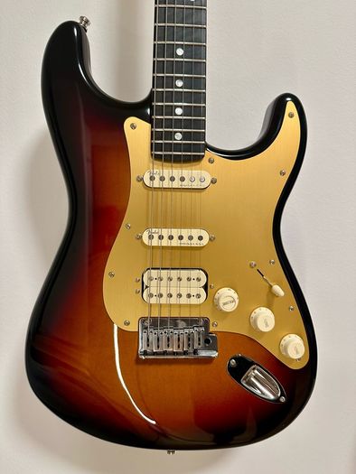 Fender Stratocaster Ulta II, HSS, Ultraburst finish