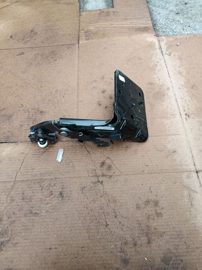 Renault master sliding door roller