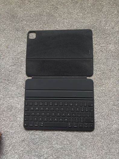 iPad Air 5th Gen 256GB WiFi + Apple Pencil 2 + Smart Keyboard Folio