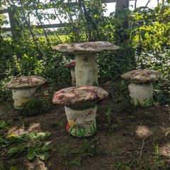 Fairy garden toadstool table and 4 seats