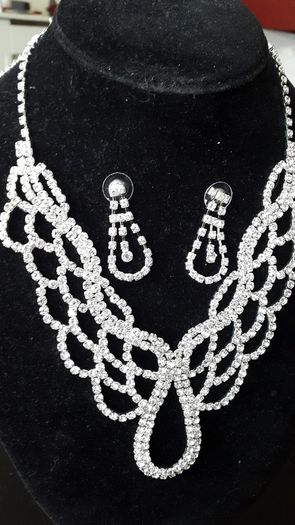 Bridal Neck piece and matching Earrings ( DEBS )