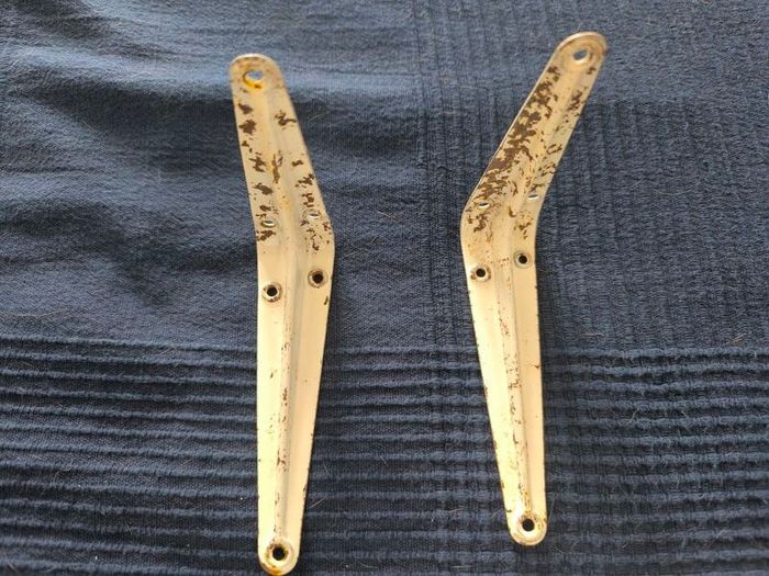 Shelf brackets