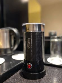BRAND NEW Milk Frothing Foamer Chocolate Mixer Cold/Hot Latte Cappuccino fully automatic Milk Warmer Cool Touch