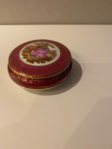 Limoges pretty vintage porcelain trinket box