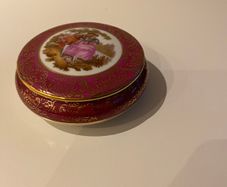 Limoges pretty vintage porcelain trinket box