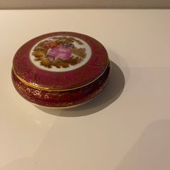 Limoges pretty vintage porcelain trinket box