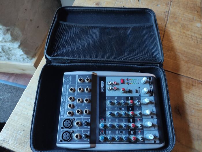 Behringer Xenyx Q802 USB Mixer
