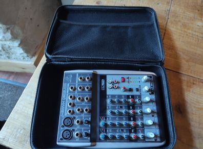 Behringer Xenyx Q802 USB Mixer