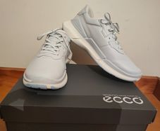 ECCO ladies size 40 walking shoes. Brand New