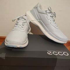 ECCO ladies size 40 walking shoes. Brand New