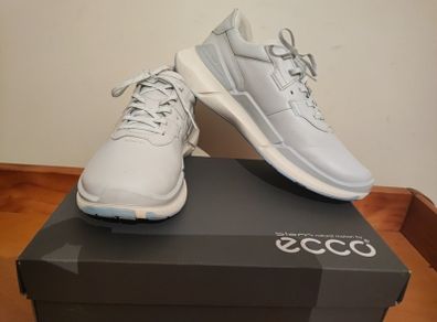 ECCO ladies size 40 walking shoes. Brand New