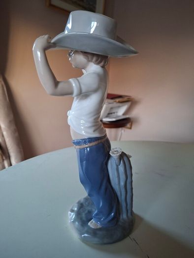 Porcelain - Nao  / Lladro Figurines X 2
