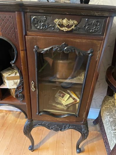 Vintage Mahogany Display Sideboard / Cocktail Cabinet