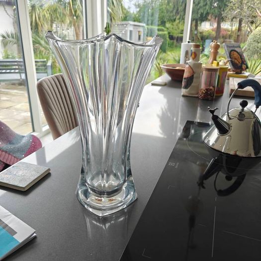 Stunning glass vase