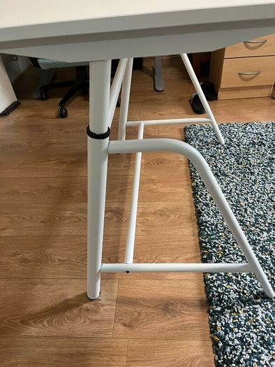 Ikea white table (as good as new)