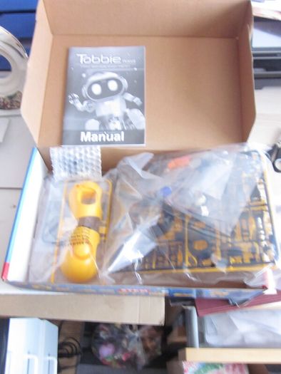 New Tobbie the Robot, Construct