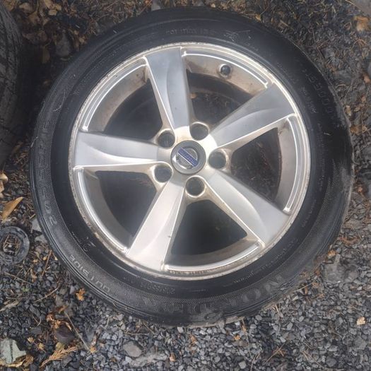 Volvo 16" set of alloys wheels