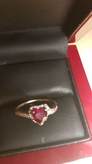 9 ct  gold ring Rubies and diamonds