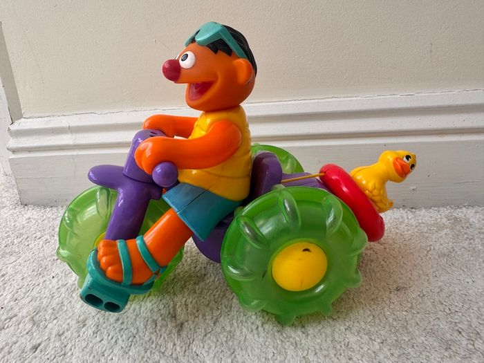Sesame Street Ernie 2001 Splashin Trike Water Tub Tricycle Duck Part of the rope doesn't pull back completely Used Please see photos