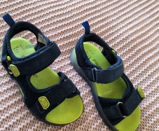 Sandals with light size 9