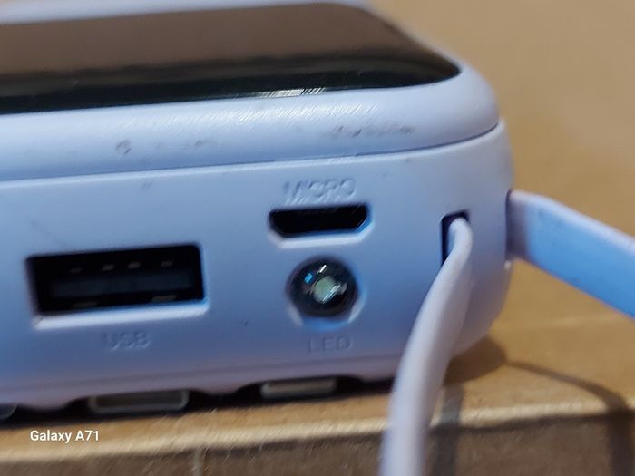 Compact Powerbank, 3 charging sources (USB, USB b, and USB c) and 4 cabled connection outputs (USB, USB b, USB c, and Apple) Plus Torch