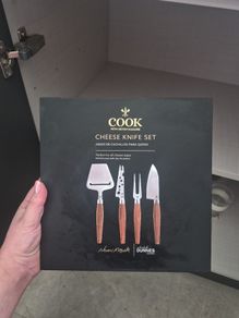 Cheese knife set