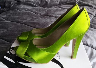 Green Nine West Size 6 satin peep toe debs party shoes