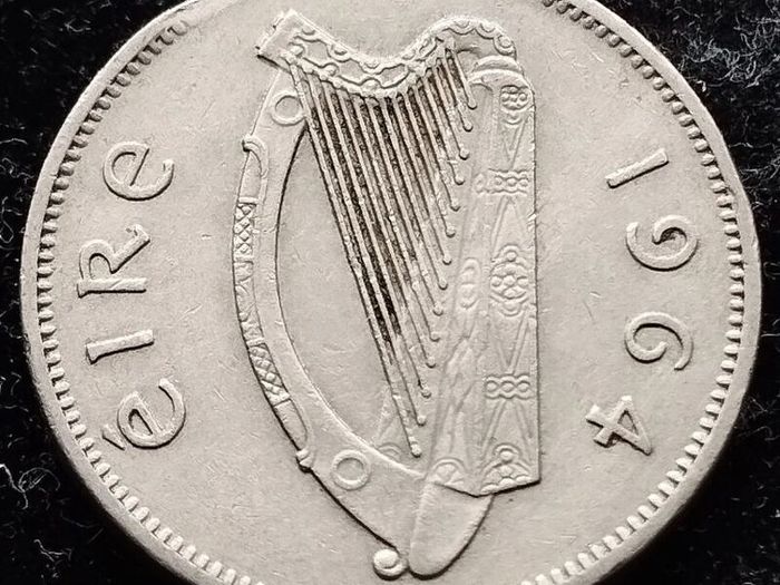 [#358] - Ireland 1964 | MINT ERROR | Irish 6p | Six Pence | Wolfhound | KM.13a
