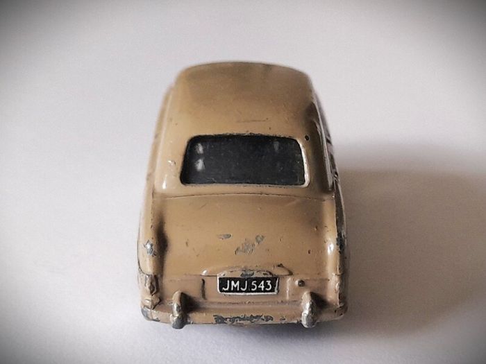 Diecast Vintage Corgi Toys Ford Consul Mk1 - Good Original Condition/No Box