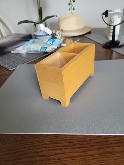 Desk tidy with calender