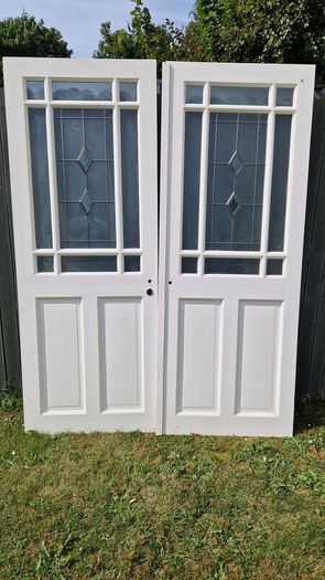 Matching set of 2 solid Oak double doors with stippled glass.