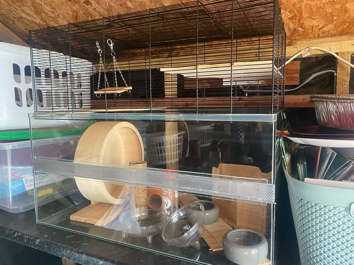 Gorgeous large hamster cage with loads of accessories
