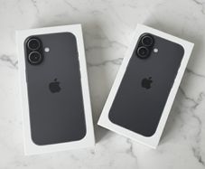 IPhone 17 IPhone 17 iPhone 17 Irish Stock. Brand New Sealed